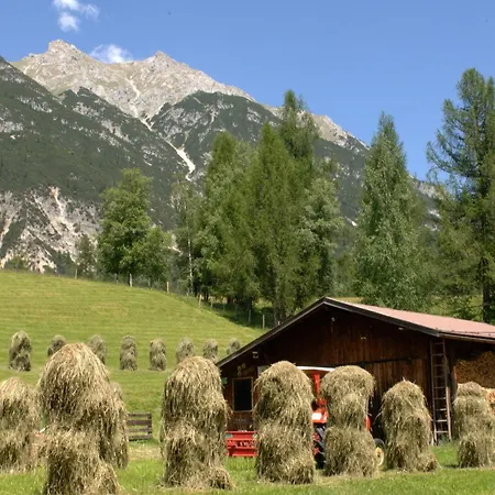 Haus Elisengrund Am Geigenbuehel - Privé Seefeld in Tirol